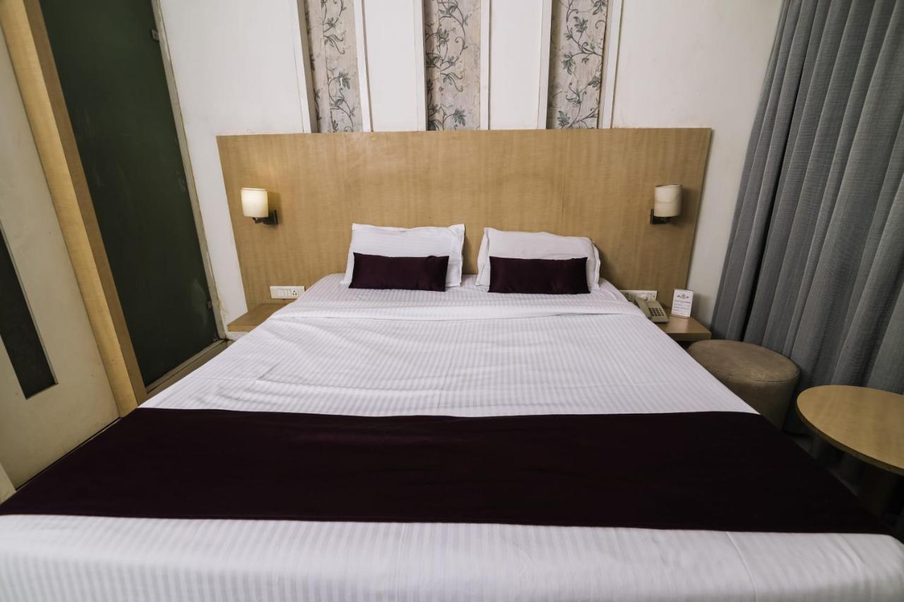 Hotel Monarch Guestline In Midc Rabale, 纳威孟买 外观 照片