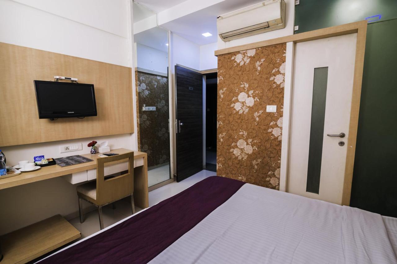 Hotel Monarch Guestline In Midc Rabale, 纳威孟买 外观 照片